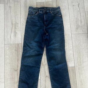 Straight leg jeans, frayed bottom